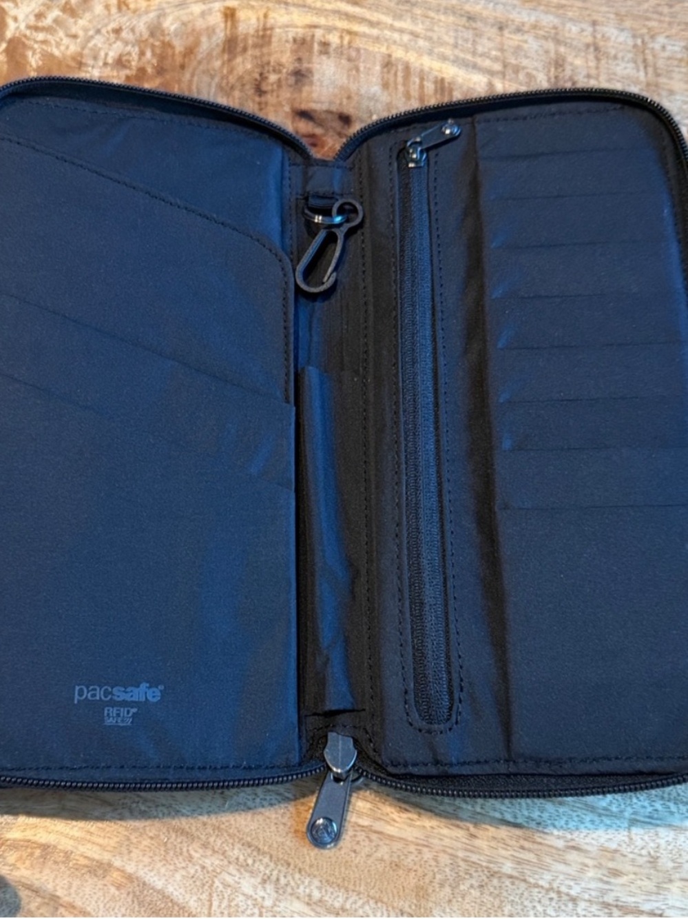 Pacsafe Passport/Travel Holder ๐ - Picture 4 of 5